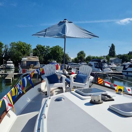 ホテルTraditional Boat Thorpe  エクステリア 写真