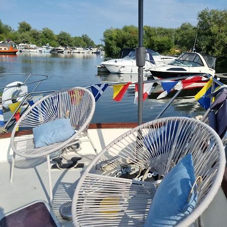 ホテルTraditional Boat Thorpe  エクステリア 写真