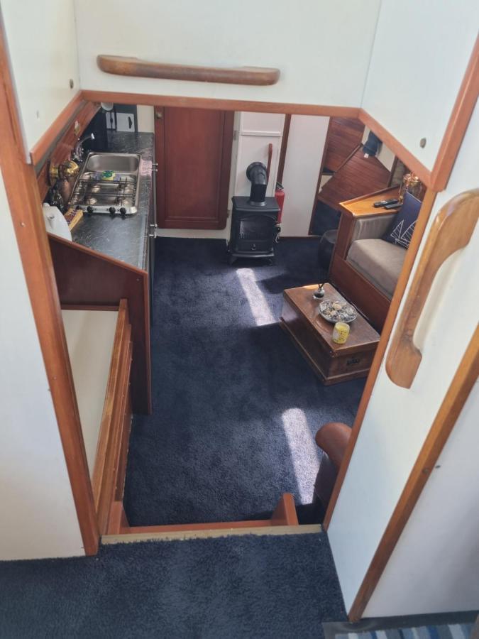ホテルTraditional Boat Thorpe  エクステリア 写真