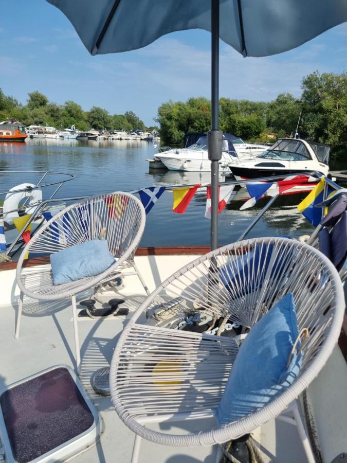 ホテルTraditional Boat Thorpe  エクステリア 写真